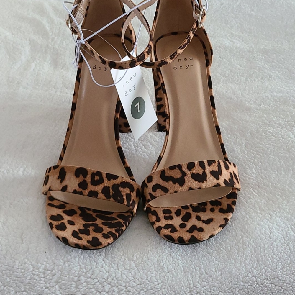 Shoes - Picture 4 of 5